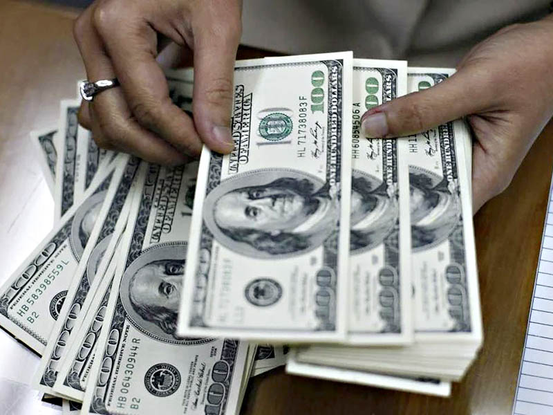 En la plaza rosarina el dólar blue cerró a $1.223.