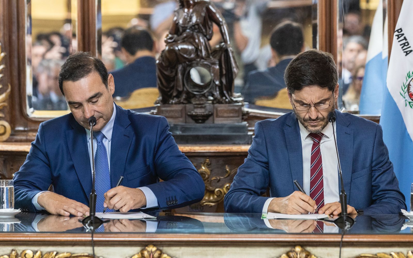 Los gobernadores de Santa Fe, Maximiliano Pullaro, y de Corrientes, Gustavo Valdés, firmaron un acuerdo para concretar la conexión fluvial entre Villa Ocampo y Bella Vista.